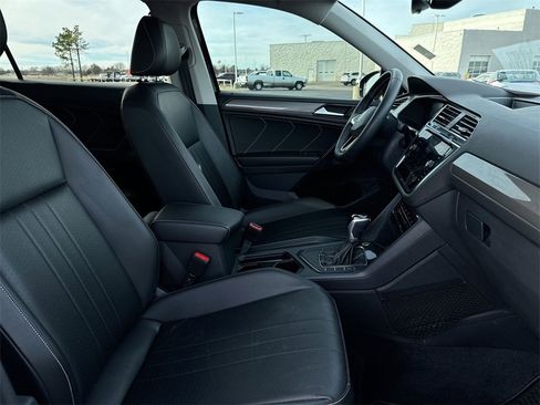 Used 2022 Volkswagen Tiguan SE image 24