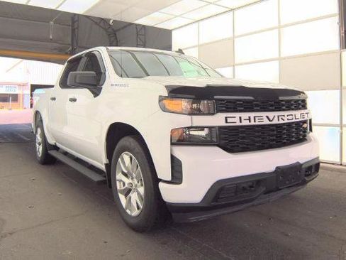 Used 2020 Chevrolet Silverado 1500 Custom w/ Custom Value Package image 3