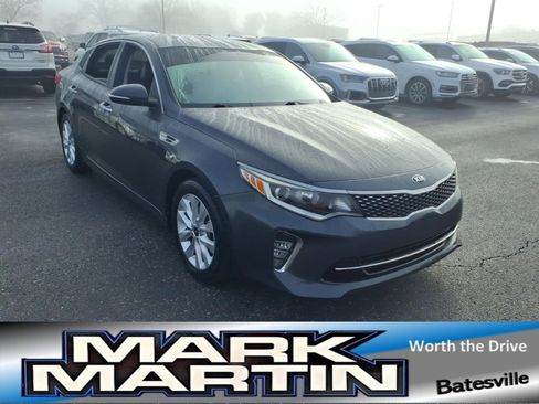Used 2018 Kia Optima S image 1