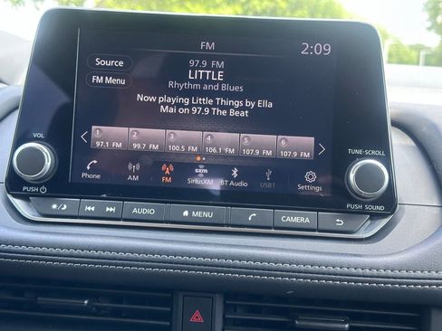 Used 2024 Nissan Rogue S image 30