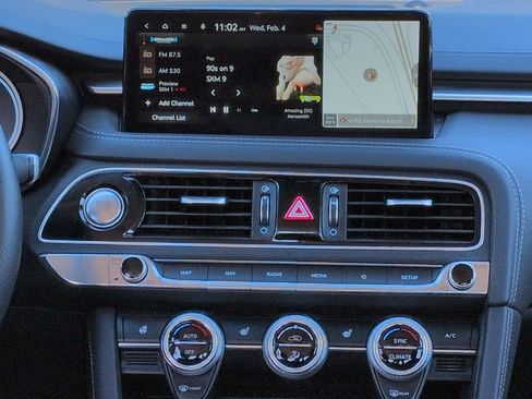 Used 2023 Genesis G70 2.0T image 17