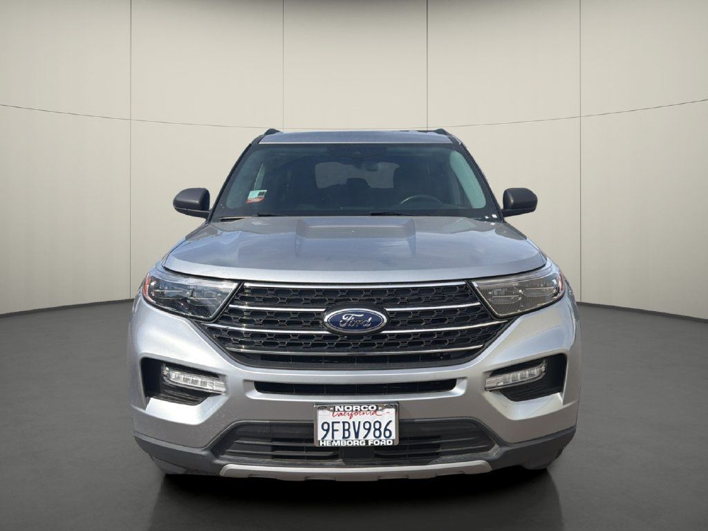 Used 2023 Ford Explorer XLT w/ Equipment Group 202A RWD image 2