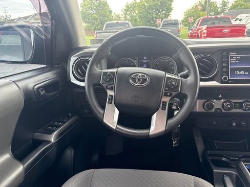 Used 2020 Toyota Tacoma SR5 AWD/4WD image 15