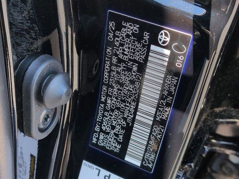 Used 2025 Toyota Corolla SE w/ SE Package FWD image 33