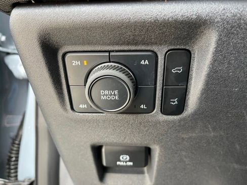 Used 2025 Ford Expedition Active AWD/4WD image 15