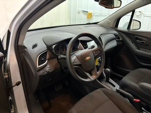 Used 2017 Chevrolet Trax LS FWD image 23