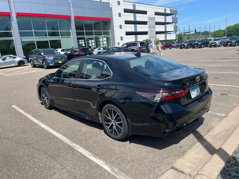 Used 2023 Toyota Camry SE w/ Protection Package (Q2) (TMS) FWD image 4