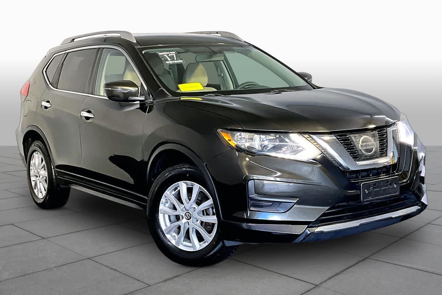 Used 2017 Nissan Rogue SV AWD/4WD image 3