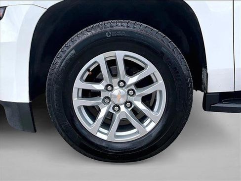 Used 2020 Chevrolet Suburban LT image 9