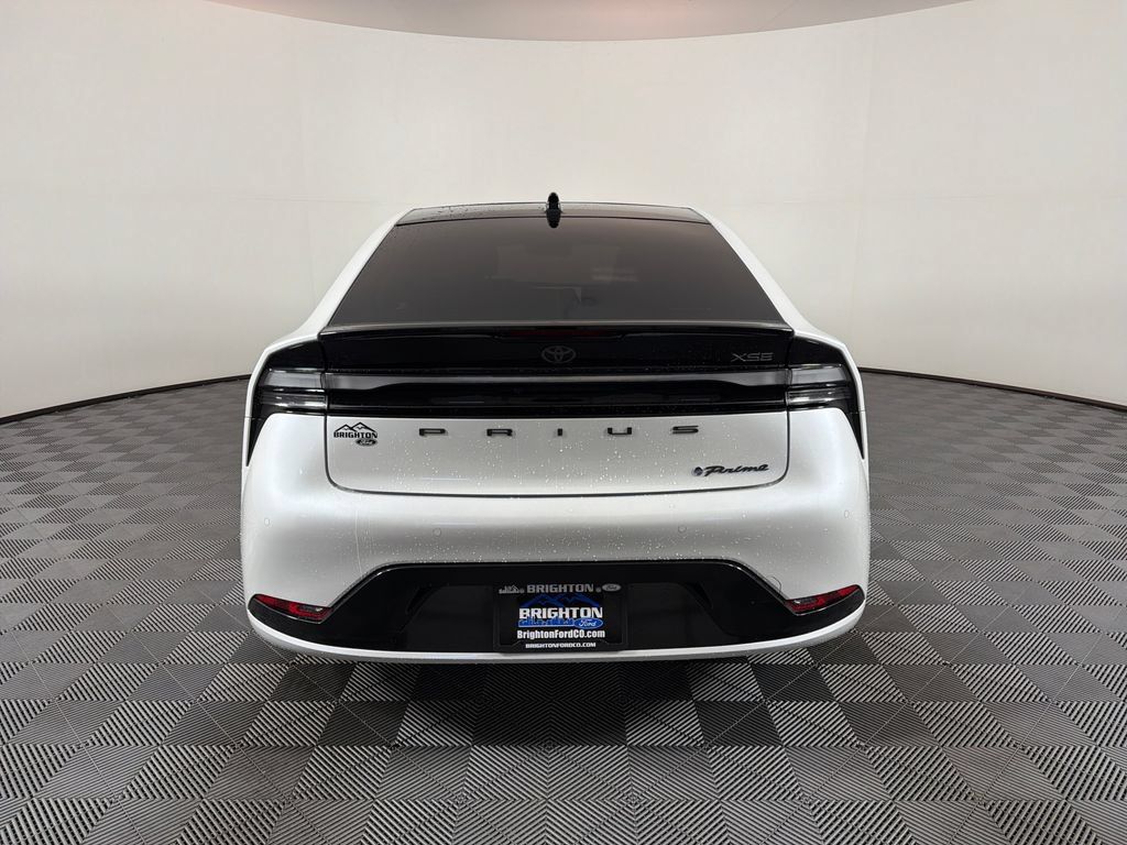 Used 2024 Toyota Prius Prime FWD image 4