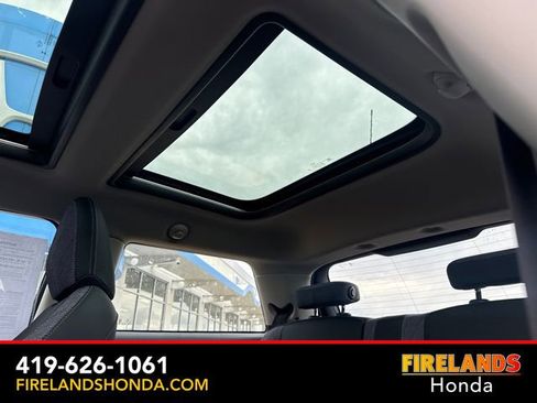 Used 2025 MINI Cooper 2-Door Hardtop FWD image 28