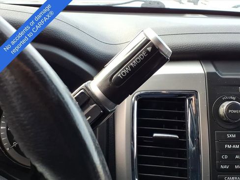 Used 2018 Nissan Titan SV w/ SV Convenience Package image 25