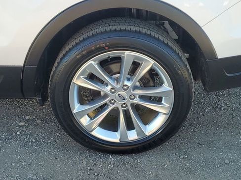 Used 2019 Ford Explorer XLT w/ Equipment Group 202A AWD/4WD image 5