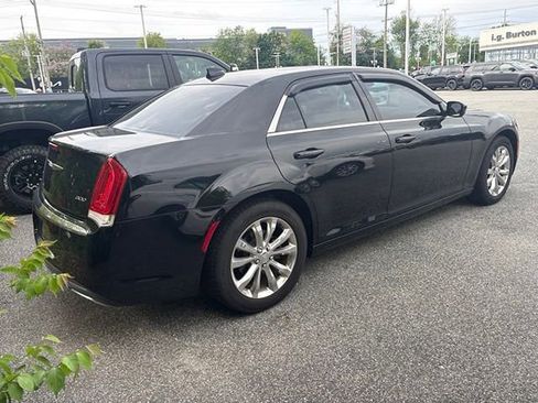 Used 2017 Chrysler 300 Limited w/ Value Package AWD/4WD image 8