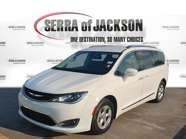 Used 2017 Chrysler Pacifica Touring-L Plus FWD image 4