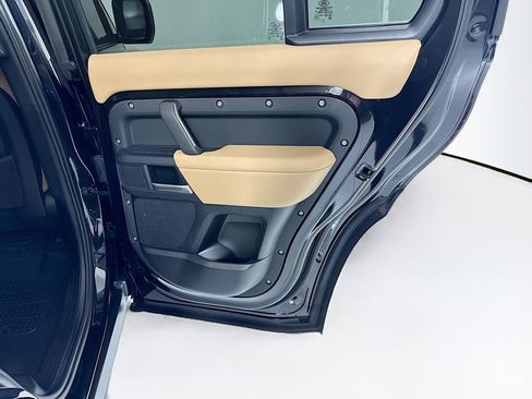 New 2026 Land Rover Defender 110 X-Dynamic SE AWD/4WD image 28