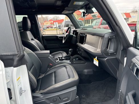 New 2025 Ford Bronco Outer Banks w/ Sasquatch Package AWD/4WD image 29