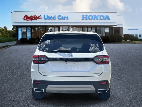 Used 2025 Honda Pilot Touring image 4