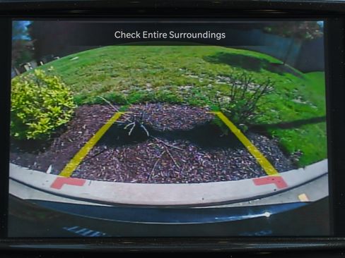 Used 2024 Chrysler Pacifica Touring-L FWD image 14