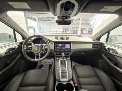 Used 2021 Porsche Macan Turbo image 23