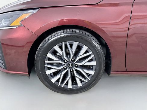 Used 2024 Nissan Altima 2.5 SV FWD image 33