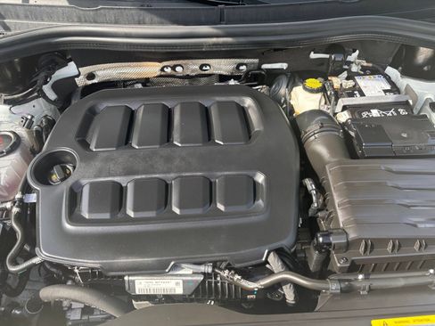 Used 2026 Volkswagen Tiguan SE FWD image 28
