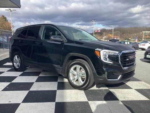 Used 2024 GMC Terrain SLE image 3