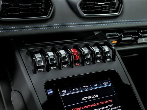 Used 2020 Lamborghini Huracan EVO image 35