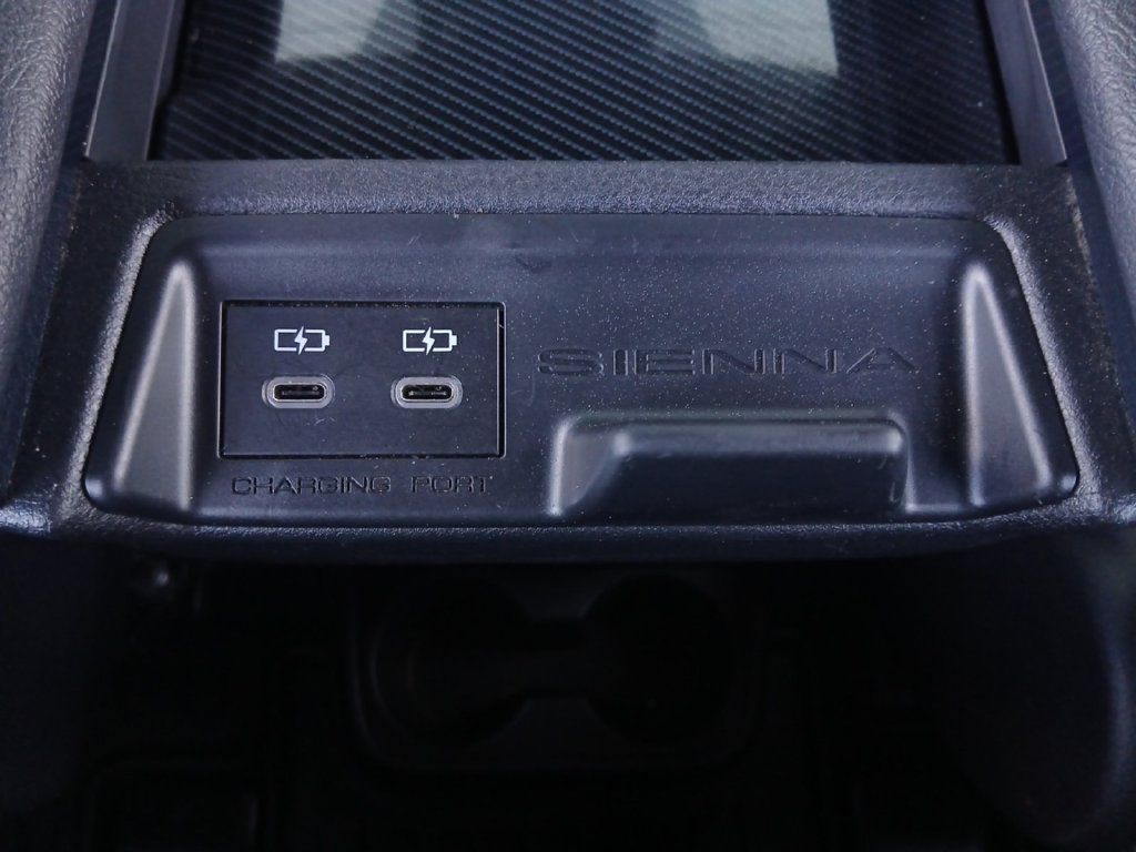 Used 2025 Toyota Sienna XSE w/ XSE Premium Package AWD/4WD image 6