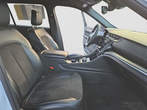 Used 2023 Jeep Grand Cherokee L Altitude image 17