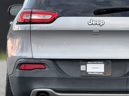 Used 2017 Jeep Cherokee Limited FWD image 13