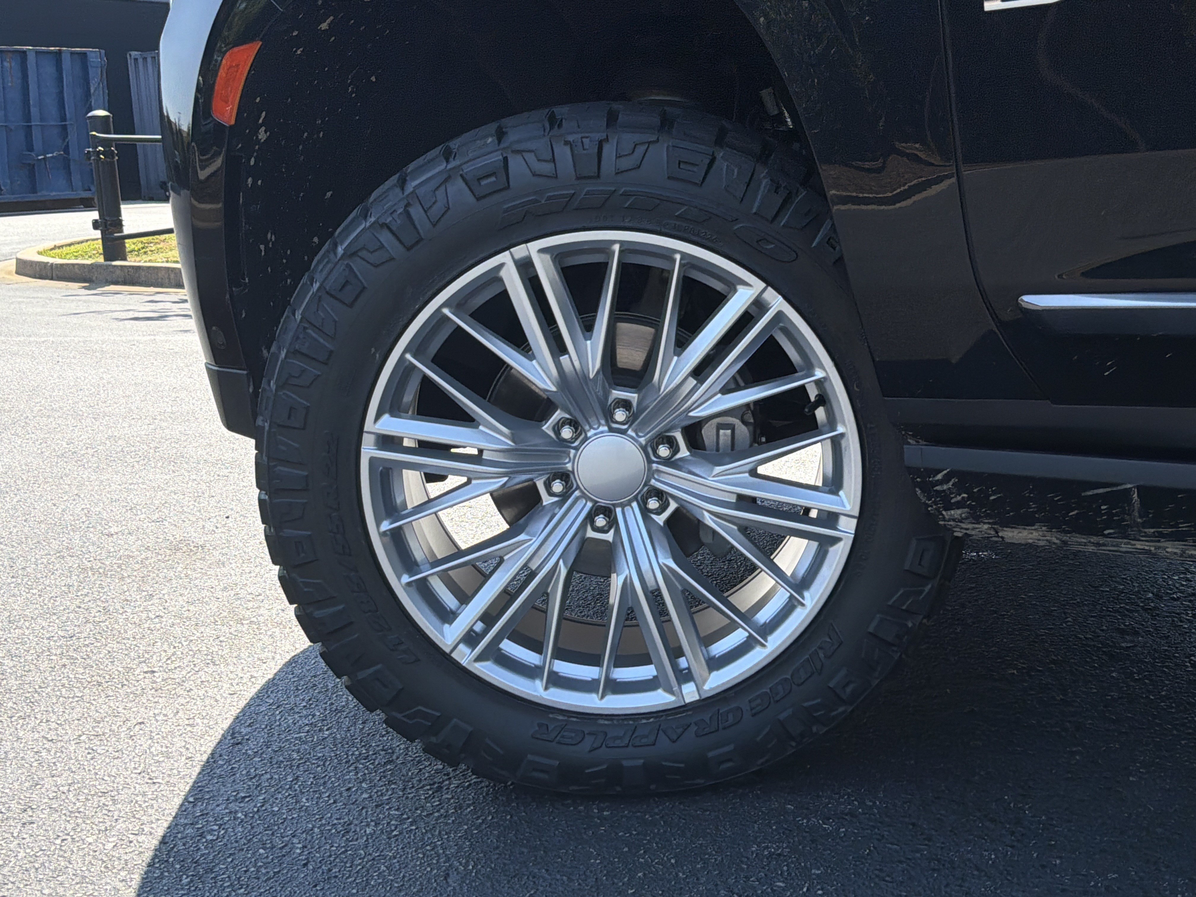Used 2023 GMC Yukon Denali Ultimate w/ LPO, Floor Liner Package AWD/4WD image 19