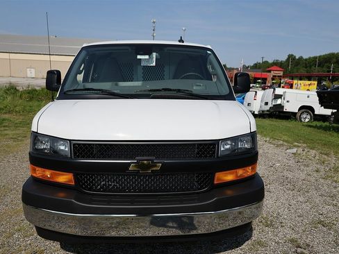 New 2025 Chevrolet Express 3500 w/ Driver Convenience Package image 25