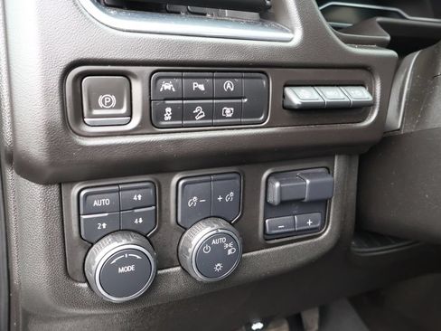 Used 2023 Chevrolet Suburban Premier w/ Premium Package AWD/4WD image 18