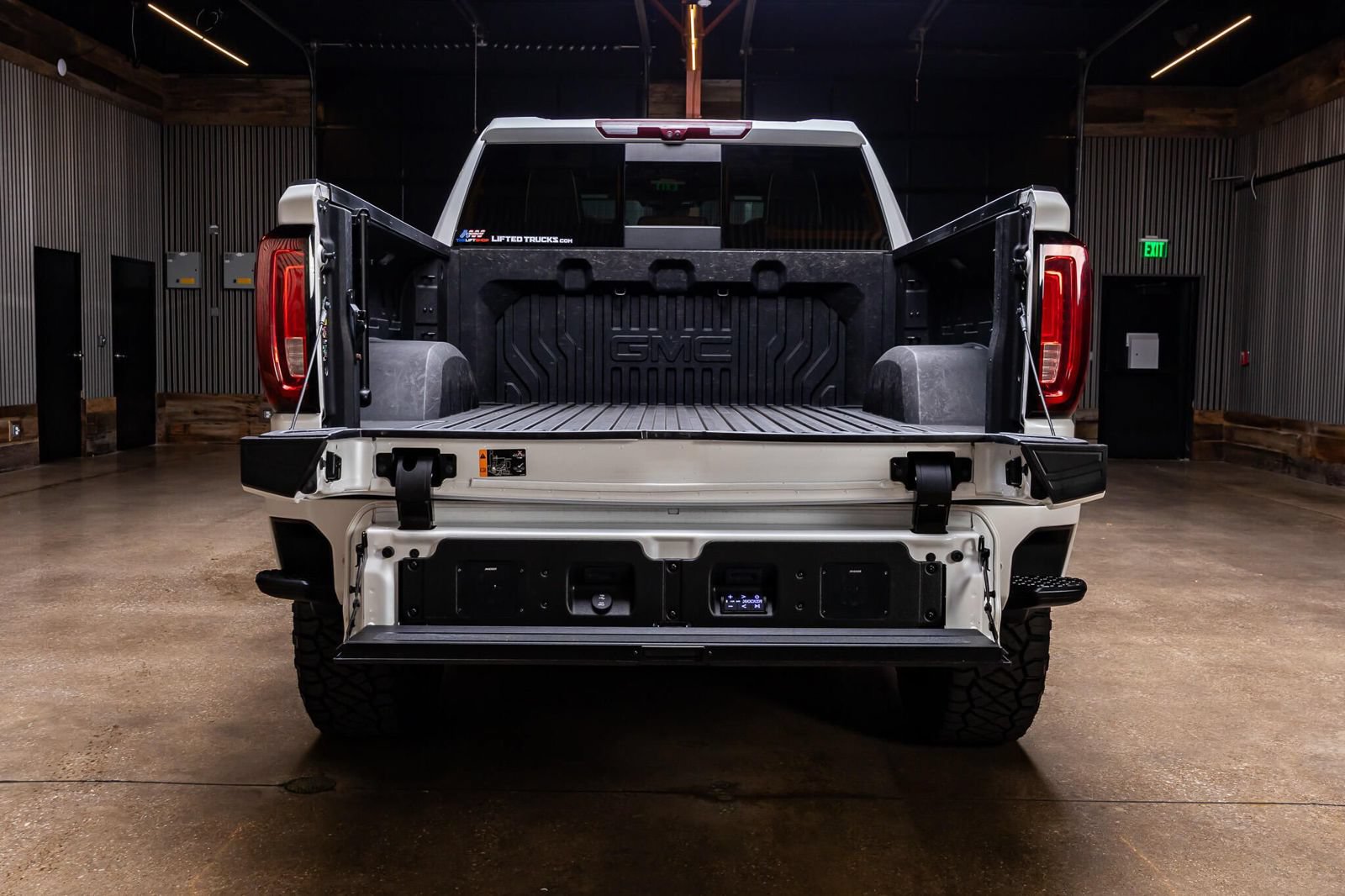 Used 2024 GMC Sierra 1500 Denali Ultimate AWD/4WD image 9