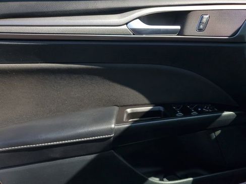 Used 2017 Ford Fusion SE w/ Fusion SE Technology Package image 20