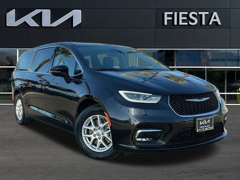 Used 2023 Chrysler Pacifica Touring-L image 1