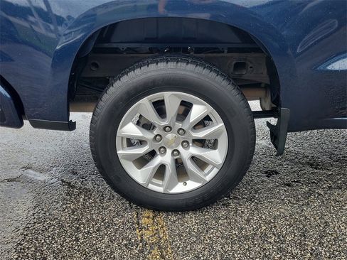 Used 2020 Chevrolet Silverado 1500 Custom w/ Custom Value Package image 15