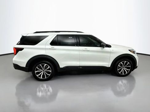 Certified 2025 Ford Explorer ST-Line AWD/4WD image 8