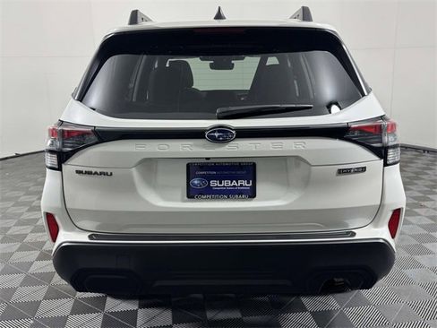Used 2025 Subaru Forester Premium image 9
