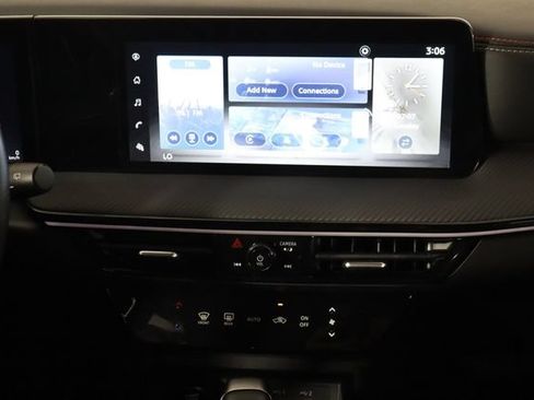 Used 2025 Nissan Kicks SR FWD image 25