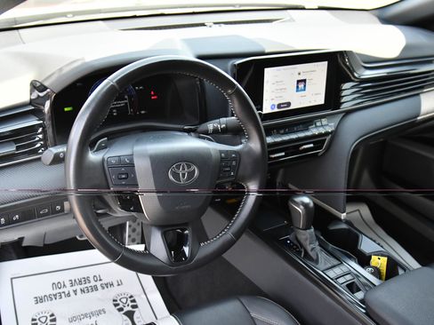 Used 2025 Toyota Camry SE w/ Convenience Package FWD image 16