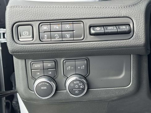 Used 2023 GMC Yukon XL Denali image 29