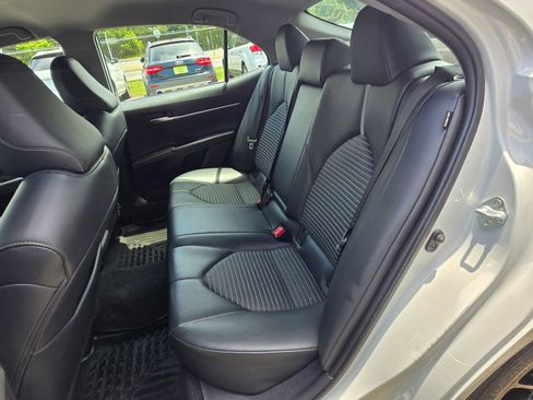 Used 2023 Toyota Camry SE FWD image 9