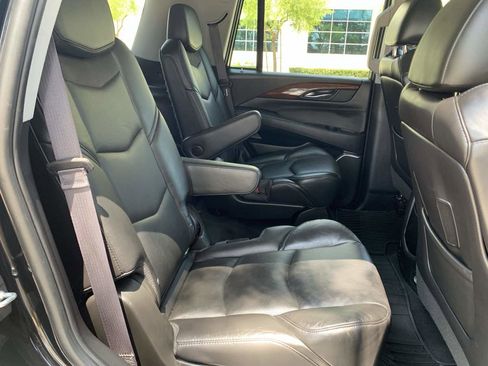 Used 2016 Cadillac Escalade Premium image 30