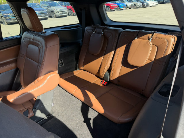 Used 2020 Lincoln Aviator Reserve w/ Equipment Group 202A AWD/4WD image 11