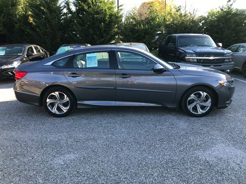 Used 2019 Honda Accord EX image 9