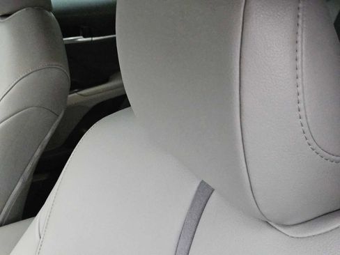 Used 2019 Toyota Camry SE w/ Sunroof Package image 15