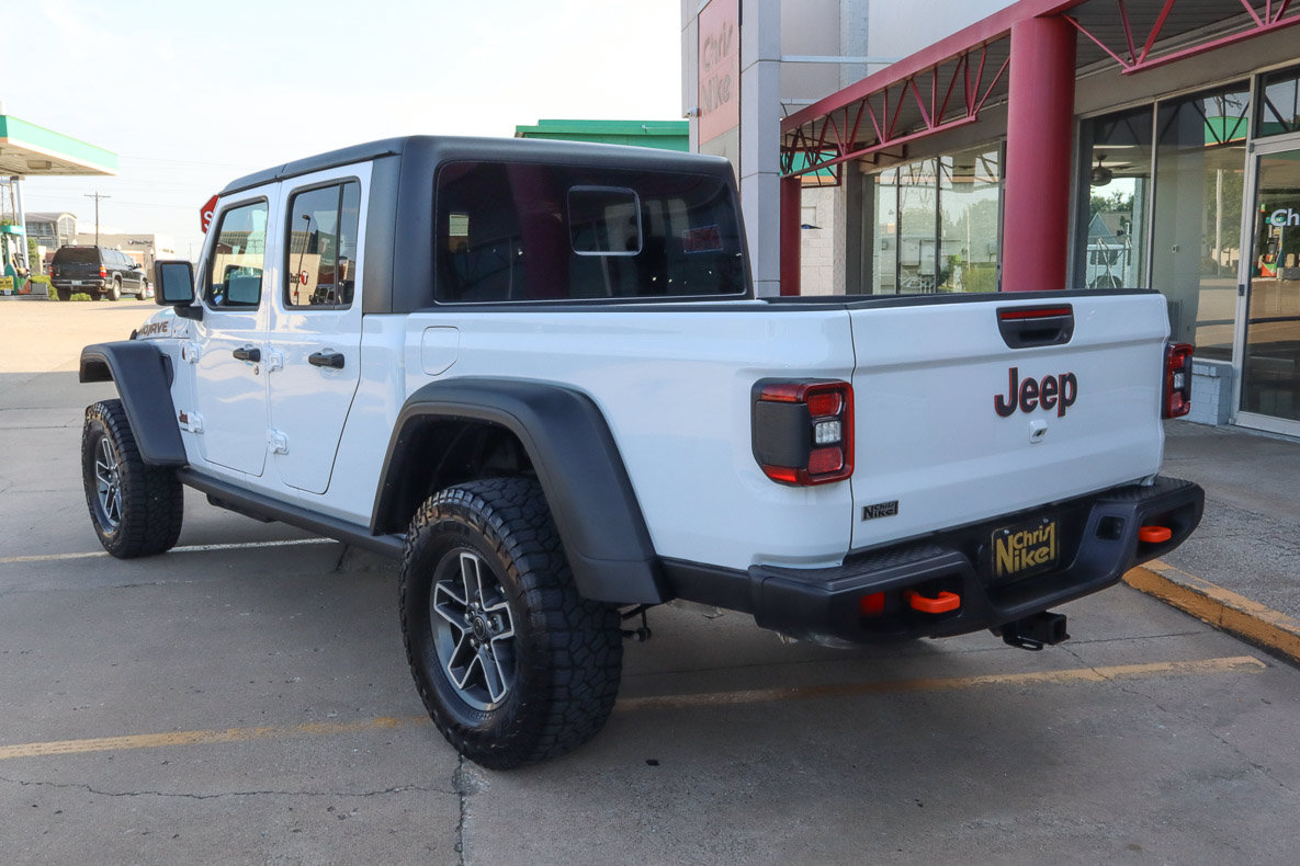 Used 2026 Jeep Gladiator Mojave AWD/4WD image 6
