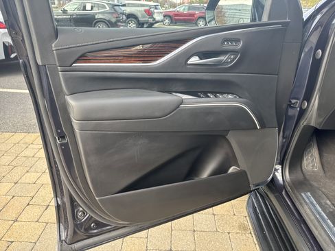 Used 2023 Cadillac Escalade Premium Luxury image 13